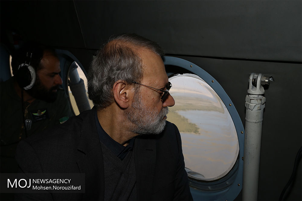 رییس مجلس از سواحل خلیج فارس.jpg